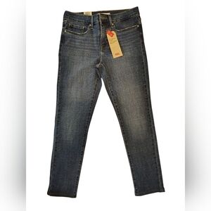 NWT Women’s Levi’s Skinny Jeans – Size 27/30